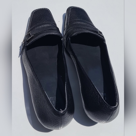 Stuart Weitzman kitten heels black leather shoes with tiny heels size 7.5M - Picture 10 of 12